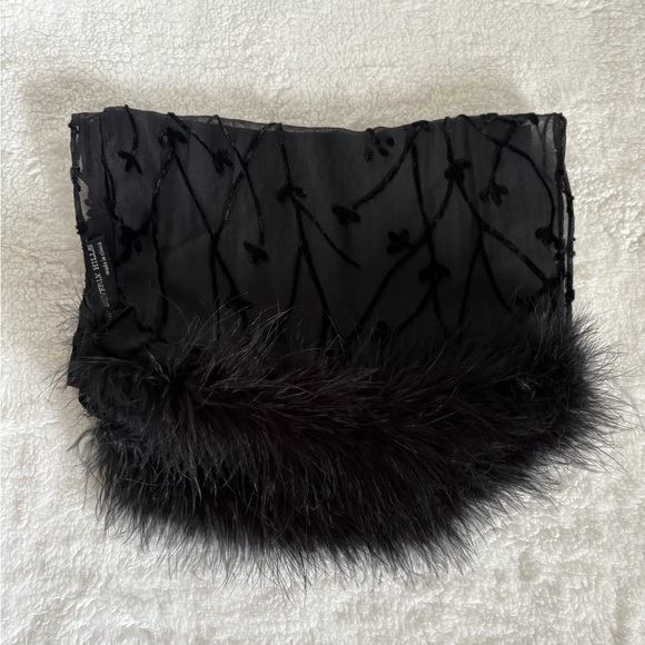Giorgio Beverly Hills Dressy Scarf with feathering detail - Picture 7 of 9